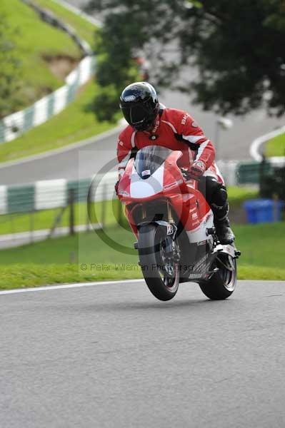 Motorcycle action photographs;cadwell;cadwell park photographs;event digital images;eventdigitalimages;motor racing louth lincolnshire;no limits trackday;peter wileman photography;trackday;trackday digital images;trackday photos