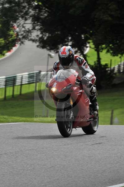 Motorcycle action photographs;cadwell;cadwell park photographs;event digital images;eventdigitalimages;motor racing louth lincolnshire;no limits trackday;peter wileman photography;trackday;trackday digital images;trackday photos