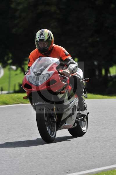 Motorcycle action photographs;cadwell;cadwell park photographs;event digital images;eventdigitalimages;motor racing louth lincolnshire;no limits trackday;peter wileman photography;trackday;trackday digital images;trackday photos