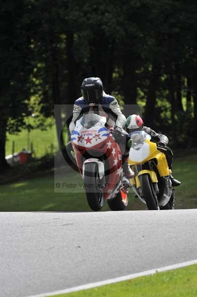 Motorcycle action photographs;cadwell;cadwell park photographs;event digital images;eventdigitalimages;motor racing louth lincolnshire;no limits trackday;peter wileman photography;trackday;trackday digital images;trackday photos