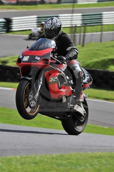 Motorcycle action photographs;cadwell;cadwell park photographs;event digital images;eventdigitalimages;motor racing louth lincolnshire;no limits trackday;peter wileman photography;trackday;trackday digital images;trackday photos