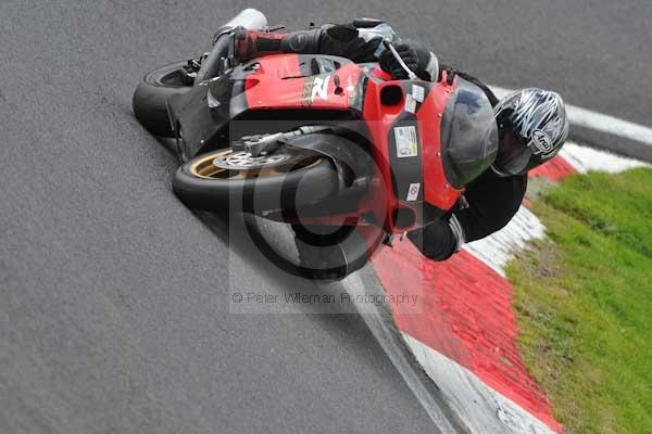 Motorcycle action photographs;cadwell;cadwell park photographs;event digital images;eventdigitalimages;motor racing louth lincolnshire;no limits trackday;peter wileman photography;trackday;trackday digital images;trackday photos