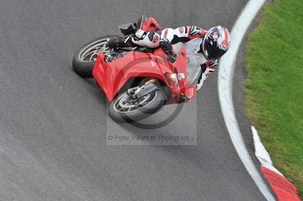 Motorcycle action photographs;cadwell;cadwell park photographs;event digital images;eventdigitalimages;motor racing louth lincolnshire;no limits trackday;peter wileman photography;trackday;trackday digital images;trackday photos