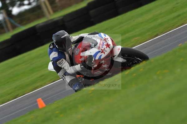 Motorcycle action photographs;cadwell;cadwell park photographs;event digital images;eventdigitalimages;motor racing louth lincolnshire;no limits trackday;peter wileman photography;trackday;trackday digital images;trackday photos