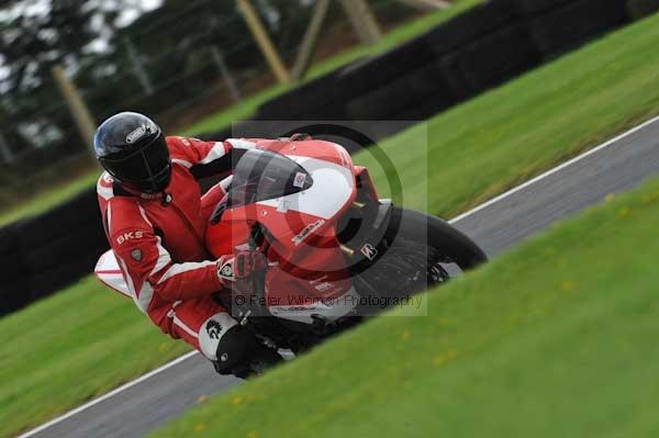 Motorcycle action photographs;cadwell;cadwell park photographs;event digital images;eventdigitalimages;motor racing louth lincolnshire;no limits trackday;peter wileman photography;trackday;trackday digital images;trackday photos