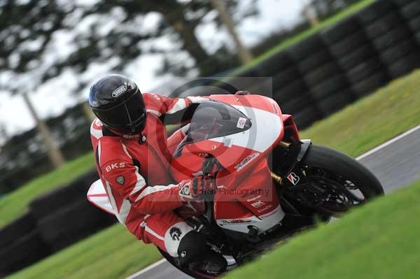 Motorcycle action photographs;cadwell;cadwell park photographs;event digital images;eventdigitalimages;motor racing louth lincolnshire;no limits trackday;peter wileman photography;trackday;trackday digital images;trackday photos