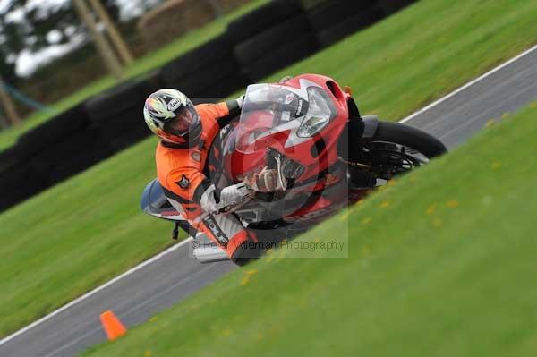 Motorcycle action photographs;cadwell;cadwell park photographs;event digital images;eventdigitalimages;motor racing louth lincolnshire;no limits trackday;peter wileman photography;trackday;trackday digital images;trackday photos