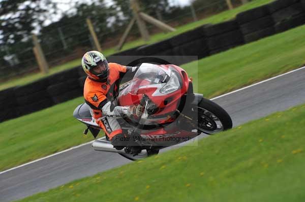 Motorcycle action photographs;cadwell;cadwell park photographs;event digital images;eventdigitalimages;motor racing louth lincolnshire;no limits trackday;peter wileman photography;trackday;trackday digital images;trackday photos