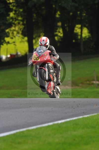 Motorcycle action photographs;cadwell;cadwell park photographs;event digital images;eventdigitalimages;motor racing louth lincolnshire;no limits trackday;peter wileman photography;trackday;trackday digital images;trackday photos