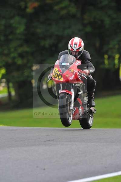 Motorcycle action photographs;cadwell;cadwell park photographs;event digital images;eventdigitalimages;motor racing louth lincolnshire;no limits trackday;peter wileman photography;trackday;trackday digital images;trackday photos