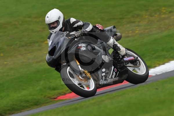 Motorcycle action photographs;cadwell;cadwell park photographs;event digital images;eventdigitalimages;motor racing louth lincolnshire;no limits trackday;peter wileman photography;trackday;trackday digital images;trackday photos