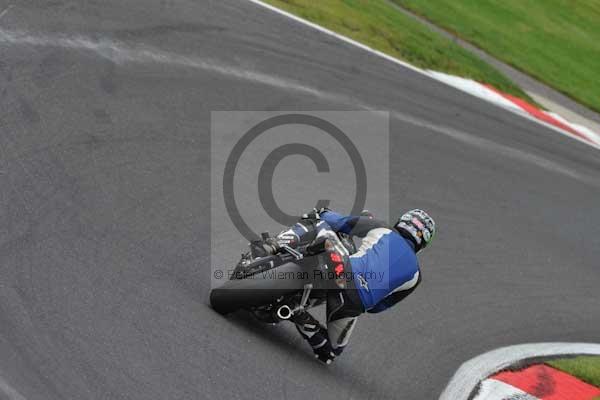 Motorcycle action photographs;cadwell;cadwell park photographs;event digital images;eventdigitalimages;motor racing louth lincolnshire;no limits trackday;peter wileman photography;trackday;trackday digital images;trackday photos