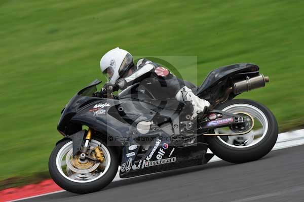 Motorcycle action photographs;cadwell;cadwell park photographs;event digital images;eventdigitalimages;motor racing louth lincolnshire;no limits trackday;peter wileman photography;trackday;trackday digital images;trackday photos