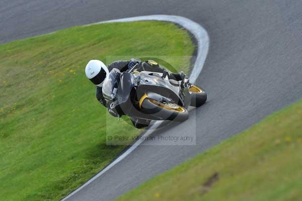 Motorcycle action photographs;cadwell;cadwell park photographs;event digital images;eventdigitalimages;motor racing louth lincolnshire;no limits trackday;peter wileman photography;trackday;trackday digital images;trackday photos