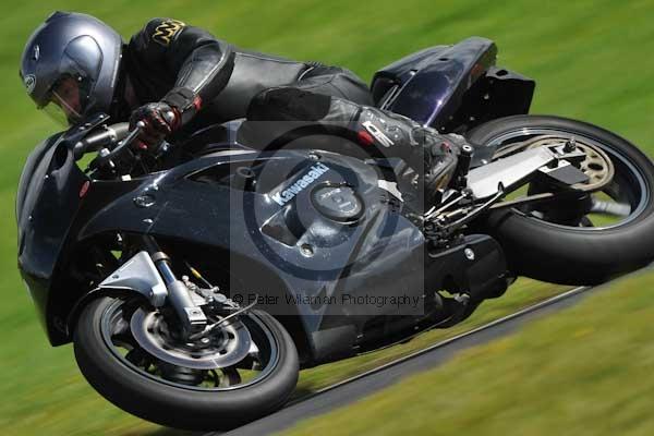 Motorcycle action photographs;cadwell;cadwell park photographs;event digital images;eventdigitalimages;motor racing louth lincolnshire;no limits trackday;peter wileman photography;trackday;trackday digital images;trackday photos