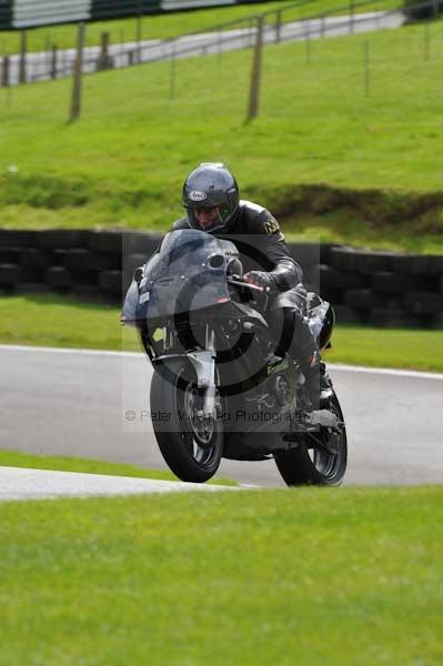 Motorcycle action photographs;cadwell;cadwell park photographs;event digital images;eventdigitalimages;motor racing louth lincolnshire;no limits trackday;peter wileman photography;trackday;trackday digital images;trackday photos