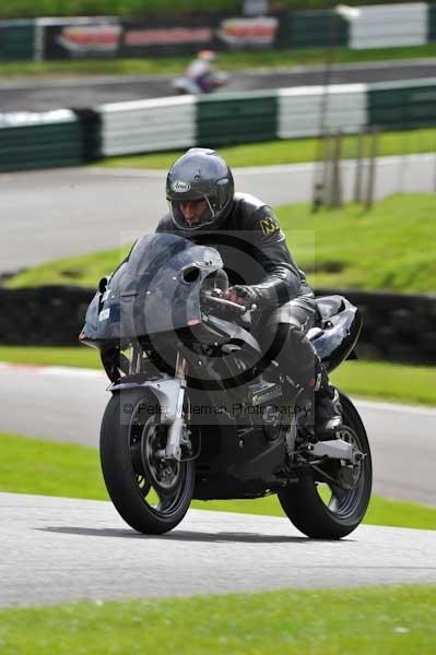 Motorcycle action photographs;cadwell;cadwell park photographs;event digital images;eventdigitalimages;motor racing louth lincolnshire;no limits trackday;peter wileman photography;trackday;trackday digital images;trackday photos