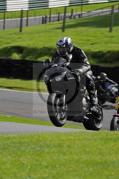 Motorcycle action photographs;cadwell;cadwell park photographs;event digital images;eventdigitalimages;motor racing louth lincolnshire;no limits trackday;peter wileman photography;trackday;trackday digital images;trackday photos