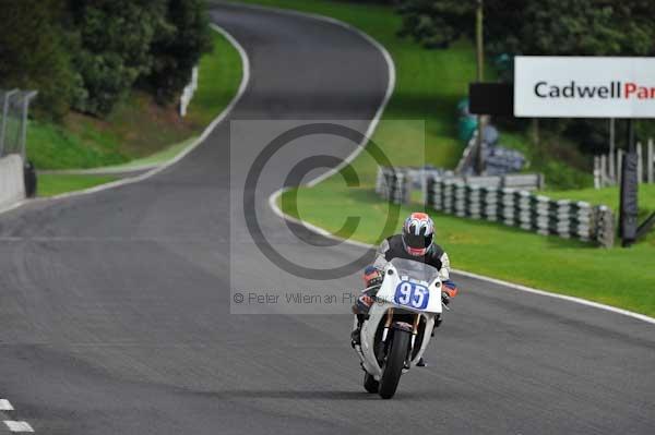 Motorcycle action photographs;cadwell;cadwell park photographs;event digital images;eventdigitalimages;motor racing louth lincolnshire;no limits trackday;peter wileman photography;trackday;trackday digital images;trackday photos