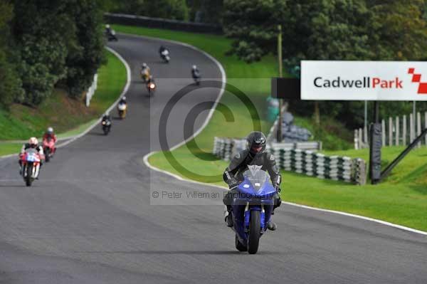 Motorcycle action photographs;cadwell;cadwell park photographs;event digital images;eventdigitalimages;motor racing louth lincolnshire;no limits trackday;peter wileman photography;trackday;trackday digital images;trackday photos