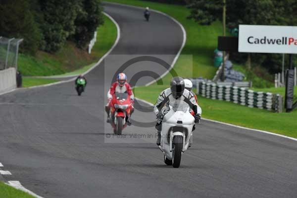 Motorcycle action photographs;cadwell;cadwell park photographs;event digital images;eventdigitalimages;motor racing louth lincolnshire;no limits trackday;peter wileman photography;trackday;trackday digital images;trackday photos