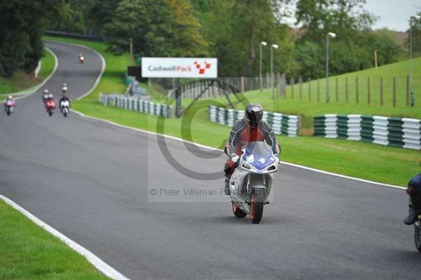 Motorcycle action photographs;cadwell;cadwell park photographs;event digital images;eventdigitalimages;motor racing louth lincolnshire;no limits trackday;peter wileman photography;trackday;trackday digital images;trackday photos