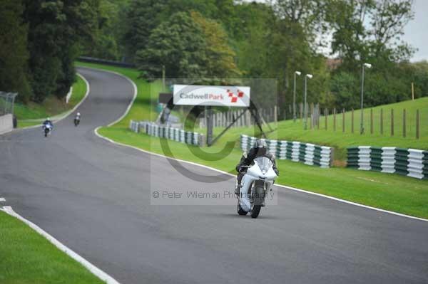 Motorcycle action photographs;cadwell;cadwell park photographs;event digital images;eventdigitalimages;motor racing louth lincolnshire;no limits trackday;peter wileman photography;trackday;trackday digital images;trackday photos