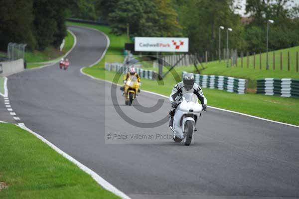 Motorcycle action photographs;cadwell;cadwell park photographs;event digital images;eventdigitalimages;motor racing louth lincolnshire;no limits trackday;peter wileman photography;trackday;trackday digital images;trackday photos