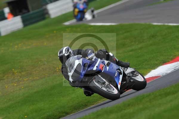 Motorcycle action photographs;cadwell;cadwell park photographs;event digital images;eventdigitalimages;motor racing louth lincolnshire;no limits trackday;peter wileman photography;trackday;trackday digital images;trackday photos