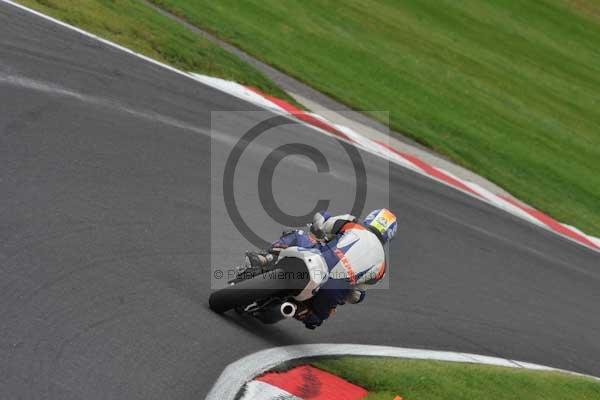 Motorcycle action photographs;cadwell;cadwell park photographs;event digital images;eventdigitalimages;motor racing louth lincolnshire;no limits trackday;peter wileman photography;trackday;trackday digital images;trackday photos