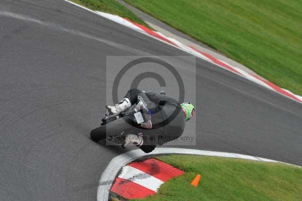 Motorcycle action photographs;cadwell;cadwell park photographs;event digital images;eventdigitalimages;motor racing louth lincolnshire;no limits trackday;peter wileman photography;trackday;trackday digital images;trackday photos