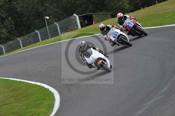 Motorcycle action photographs;cadwell;cadwell park photographs;event digital images;eventdigitalimages;motor racing louth lincolnshire;no limits trackday;peter wileman photography;trackday;trackday digital images;trackday photos