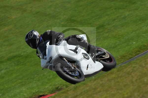 Motorcycle action photographs;cadwell;cadwell park photographs;event digital images;eventdigitalimages;motor racing louth lincolnshire;no limits trackday;peter wileman photography;trackday;trackday digital images;trackday photos