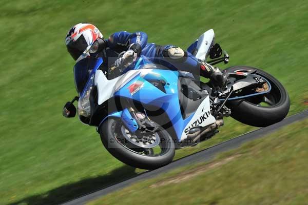 Motorcycle action photographs;cadwell;cadwell park photographs;event digital images;eventdigitalimages;motor racing louth lincolnshire;no limits trackday;peter wileman photography;trackday;trackday digital images;trackday photos