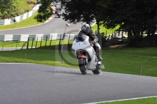 Motorcycle action photographs;cadwell;cadwell park photographs;event digital images;eventdigitalimages;motor racing louth lincolnshire;no limits trackday;peter wileman photography;trackday;trackday digital images;trackday photos