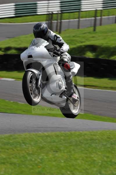 Motorcycle action photographs;cadwell;cadwell park photographs;event digital images;eventdigitalimages;motor racing louth lincolnshire;no limits trackday;peter wileman photography;trackday;trackday digital images;trackday photos