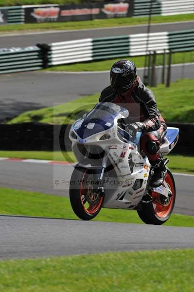 Motorcycle action photographs;cadwell;cadwell park photographs;event digital images;eventdigitalimages;motor racing louth lincolnshire;no limits trackday;peter wileman photography;trackday;trackday digital images;trackday photos