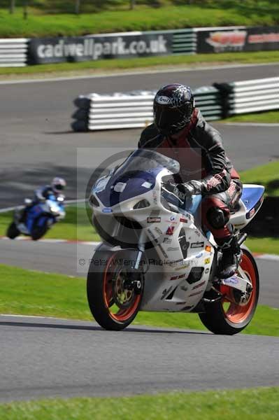 Motorcycle action photographs;cadwell;cadwell park photographs;event digital images;eventdigitalimages;motor racing louth lincolnshire;no limits trackday;peter wileman photography;trackday;trackday digital images;trackday photos