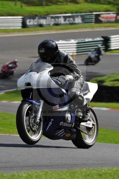 Motorcycle action photographs;cadwell;cadwell park photographs;event digital images;eventdigitalimages;motor racing louth lincolnshire;no limits trackday;peter wileman photography;trackday;trackday digital images;trackday photos