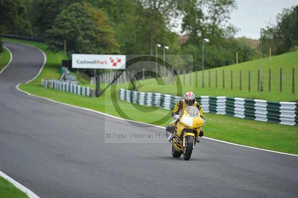 Motorcycle action photographs;cadwell;cadwell park photographs;event digital images;eventdigitalimages;motor racing louth lincolnshire;no limits trackday;peter wileman photography;trackday;trackday digital images;trackday photos