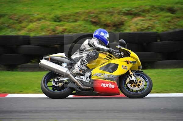 Motorcycle action photographs;cadwell;cadwell park photographs;event digital images;eventdigitalimages;motor racing louth lincolnshire;no limits trackday;peter wileman photography;trackday;trackday digital images;trackday photos