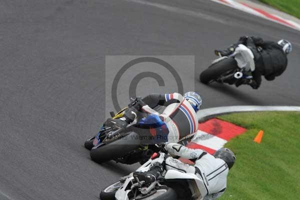 Motorcycle action photographs;cadwell;cadwell park photographs;event digital images;eventdigitalimages;motor racing louth lincolnshire;no limits trackday;peter wileman photography;trackday;trackday digital images;trackday photos