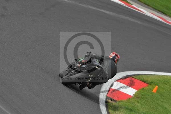 Motorcycle action photographs;cadwell;cadwell park photographs;event digital images;eventdigitalimages;motor racing louth lincolnshire;no limits trackday;peter wileman photography;trackday;trackday digital images;trackday photos