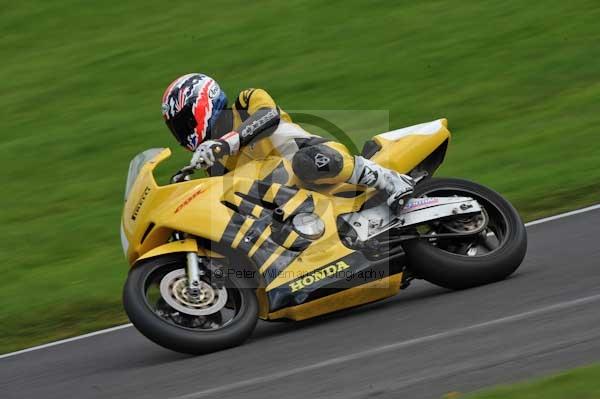 Motorcycle action photographs;cadwell;cadwell park photographs;event digital images;eventdigitalimages;motor racing louth lincolnshire;no limits trackday;peter wileman photography;trackday;trackday digital images;trackday photos