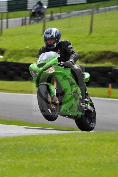 Motorcycle action photographs;cadwell;cadwell park photographs;event digital images;eventdigitalimages;motor racing louth lincolnshire;no limits trackday;peter wileman photography;trackday;trackday digital images;trackday photos