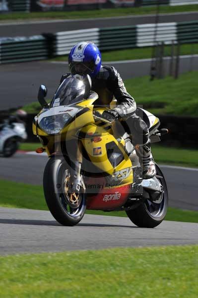 Motorcycle action photographs;cadwell;cadwell park photographs;event digital images;eventdigitalimages;motor racing louth lincolnshire;no limits trackday;peter wileman photography;trackday;trackday digital images;trackday photos