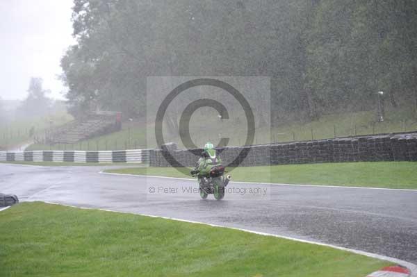 Motorcycle action photographs;cadwell;cadwell park photographs;event digital images;eventdigitalimages;motor racing louth lincolnshire;no limits trackday;peter wileman photography;trackday;trackday digital images;trackday photos