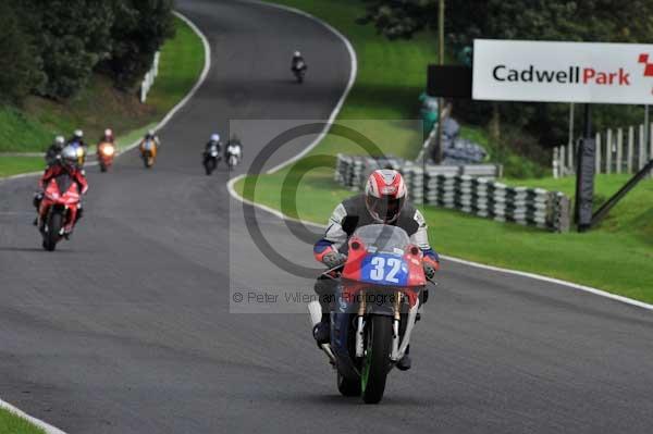 Motorcycle action photographs;cadwell;cadwell park photographs;event digital images;eventdigitalimages;motor racing louth lincolnshire;no limits trackday;peter wileman photography;trackday;trackday digital images;trackday photos