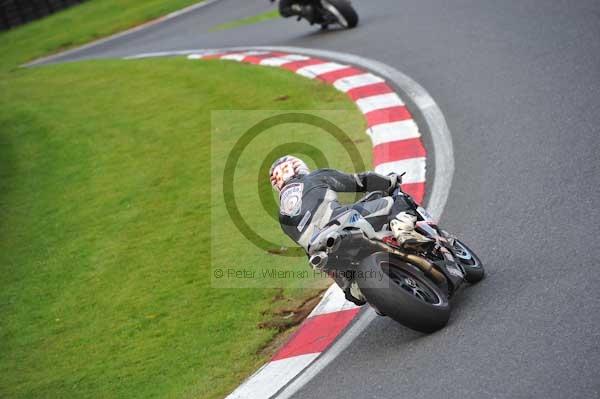 Motorcycle action photographs;cadwell;cadwell park photographs;event digital images;eventdigitalimages;motor racing louth lincolnshire;no limits trackday;peter wileman photography;trackday;trackday digital images;trackday photos