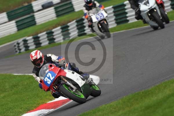 Motorcycle action photographs;cadwell;cadwell park photographs;event digital images;eventdigitalimages;motor racing louth lincolnshire;no limits trackday;peter wileman photography;trackday;trackday digital images;trackday photos